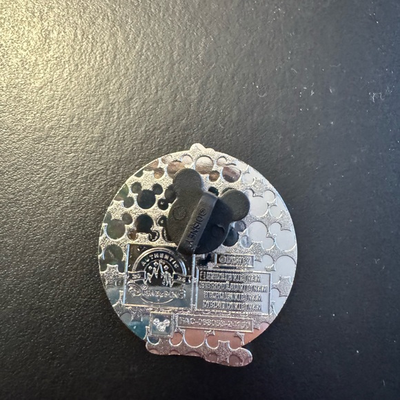 Mickey Mouse Club Mystery Pin Goofy - Picture 2 of 2